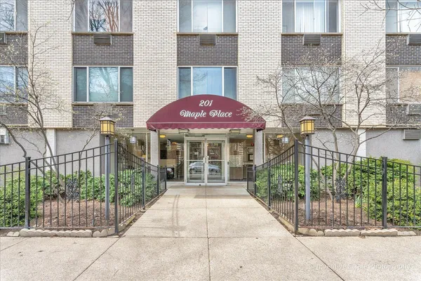 $175,000 | 201 South Maple Avenue, Unit 111, Oak Park, IL 60302