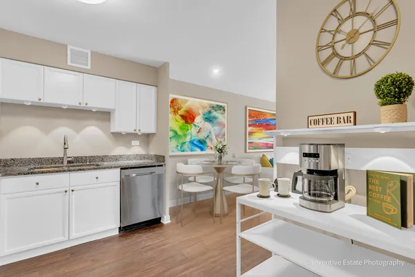 $175,000 | 201 South Maple Avenue, Unit 111, Oak Park, IL 60302