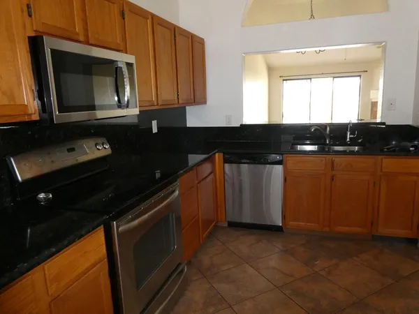 $1,895 | 8553 West Sierra Vista Drive, Glendale, AZ 85305