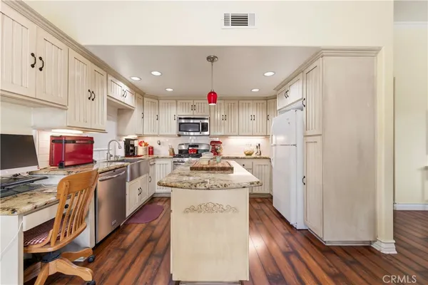 $574,999 | 28919 Sam Canyon, Canyon Country, CA 91387