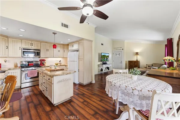 $574,999 | 28919 Sam Canyon, Canyon Country, CA 91387