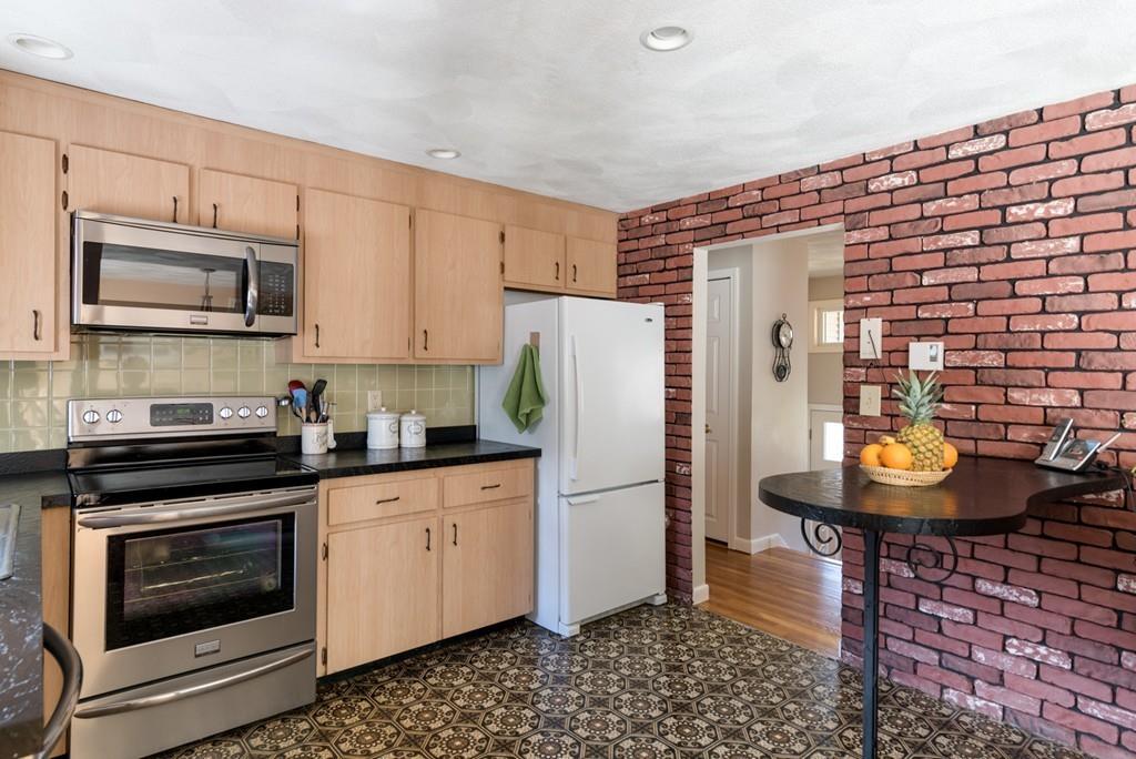 24 Chestnut Circle Hanover, MA 02339 - Photo 12 of 28