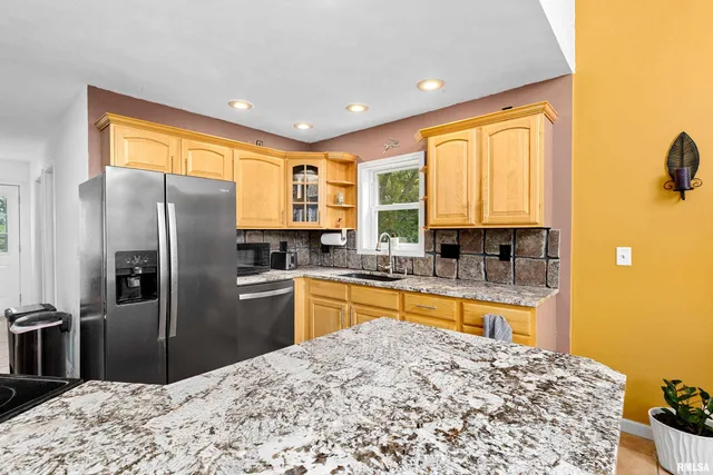 $274,900 | 161 Lakecrest Place, Dahinda, IL 61428