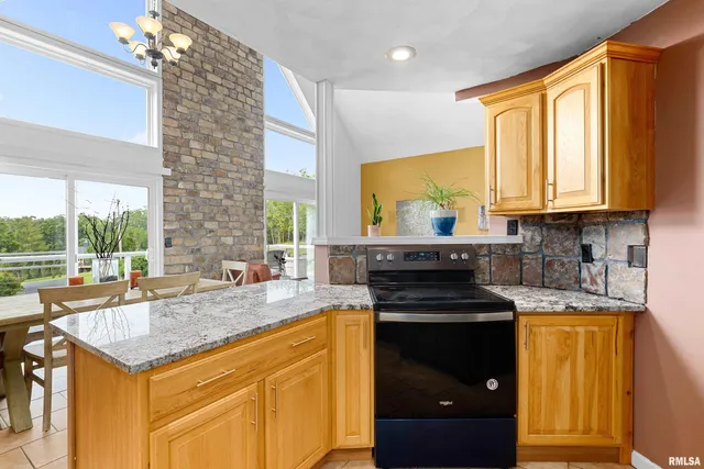 $274,900 | 161 Lakecrest Place, Dahinda, IL 61428