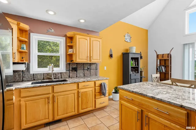 $274,900 | 161 Lakecrest Place, Dahinda, IL 61428