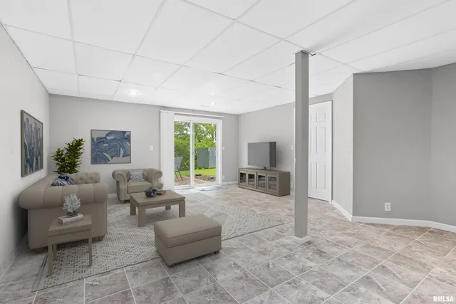 $274,900 | 161 Lakecrest Place, Dahinda, IL 61428