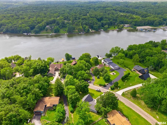 $274,900 | 161 Lakecrest Place, Dahinda, IL 61428