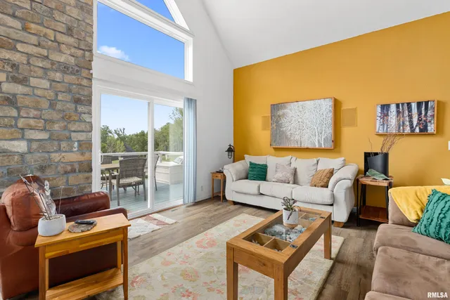 $274,900 | 161 Lakecrest Place, Dahinda, IL 61428