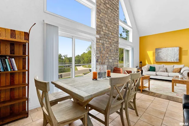 $274,900 | 161 Lakecrest Place, Dahinda, IL 61428