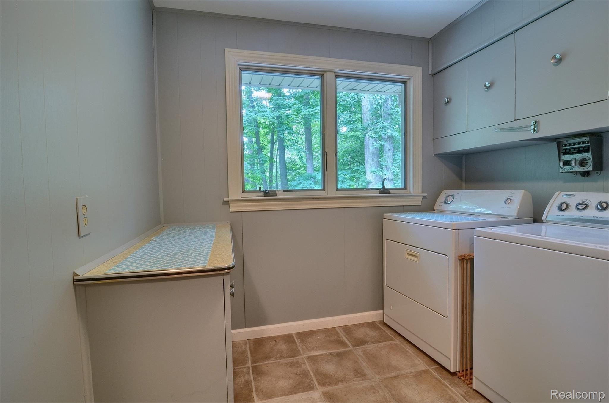 205 Wimberly Drive Rochester, MI 48306 - Photo 12 of 30 205 Wimberly Laundry_Room.jpg