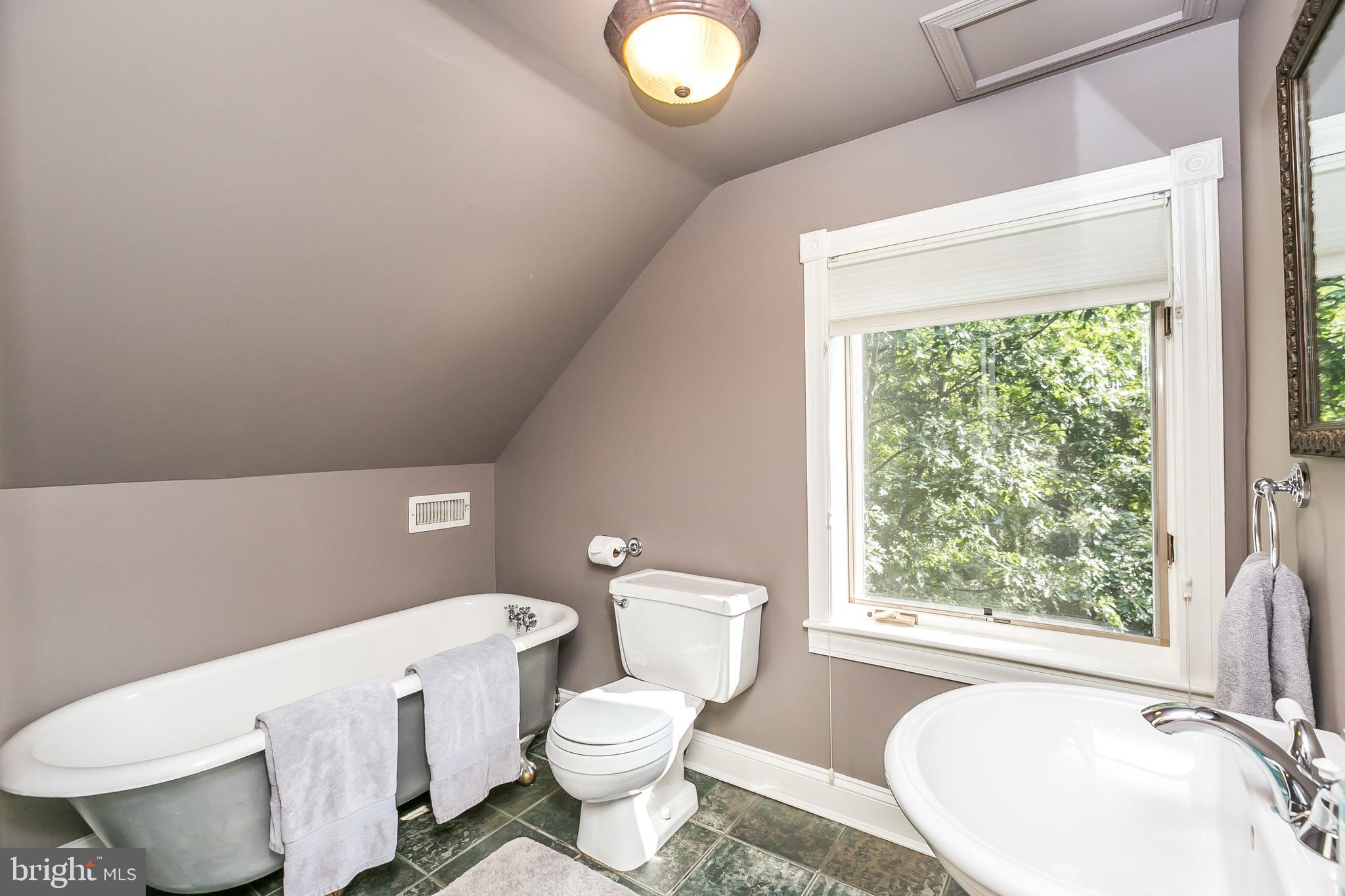 5715 Chilham Road Baltimore, MD 21209 - Photo 51 of 69 Adjoining Bathroom to Bedroom 4