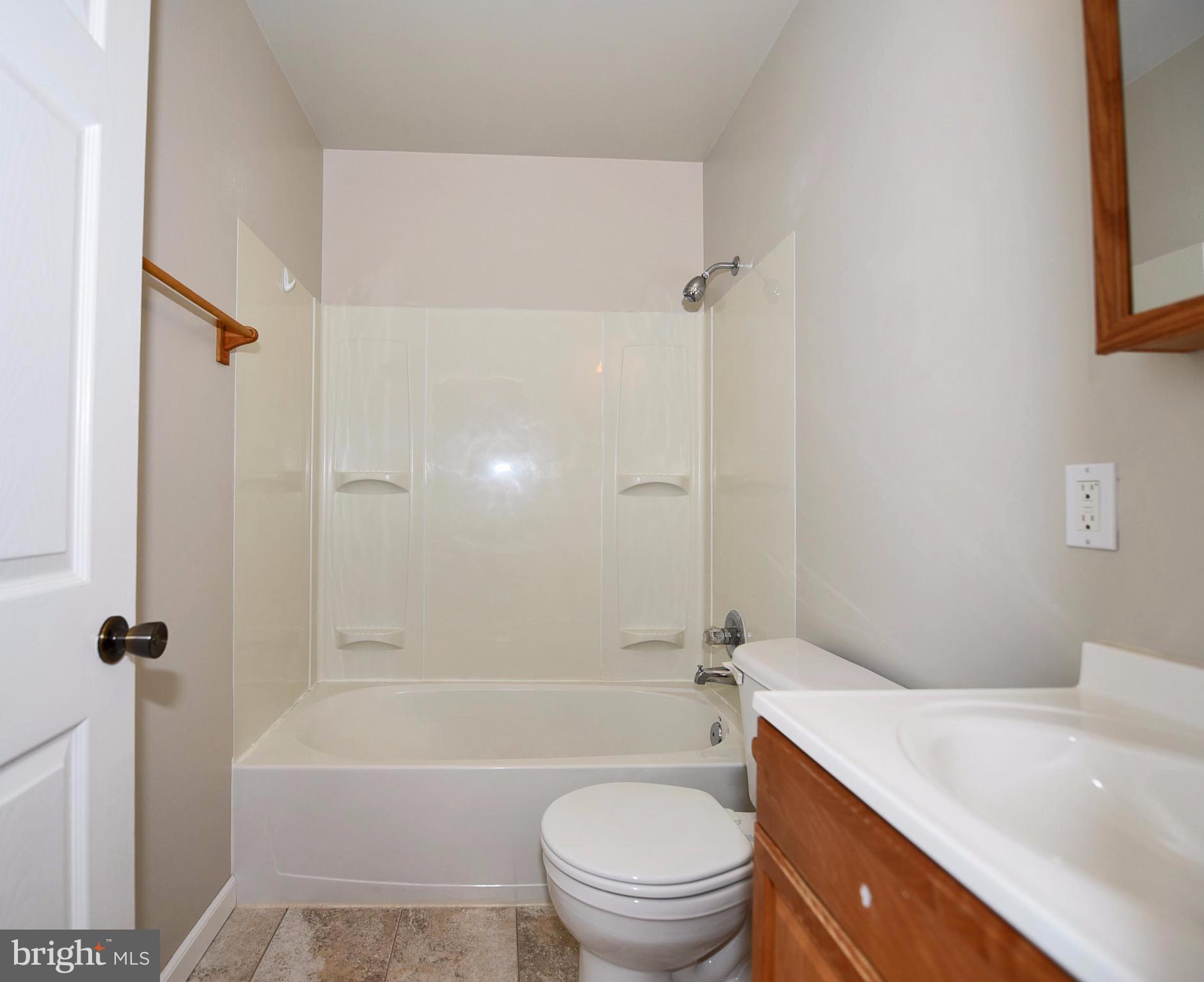 7811 Fairgreen Road Baltimore, MD 21222 - Photo 12 of 27 Bath