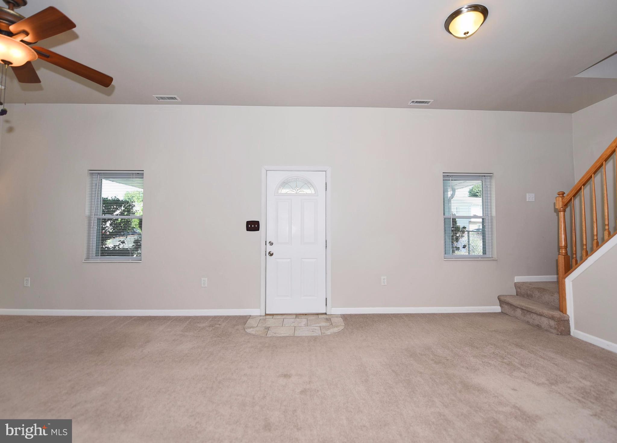 7811 Fairgreen Road Baltimore, MD 21222 - Photo 5 of 27 Living Room