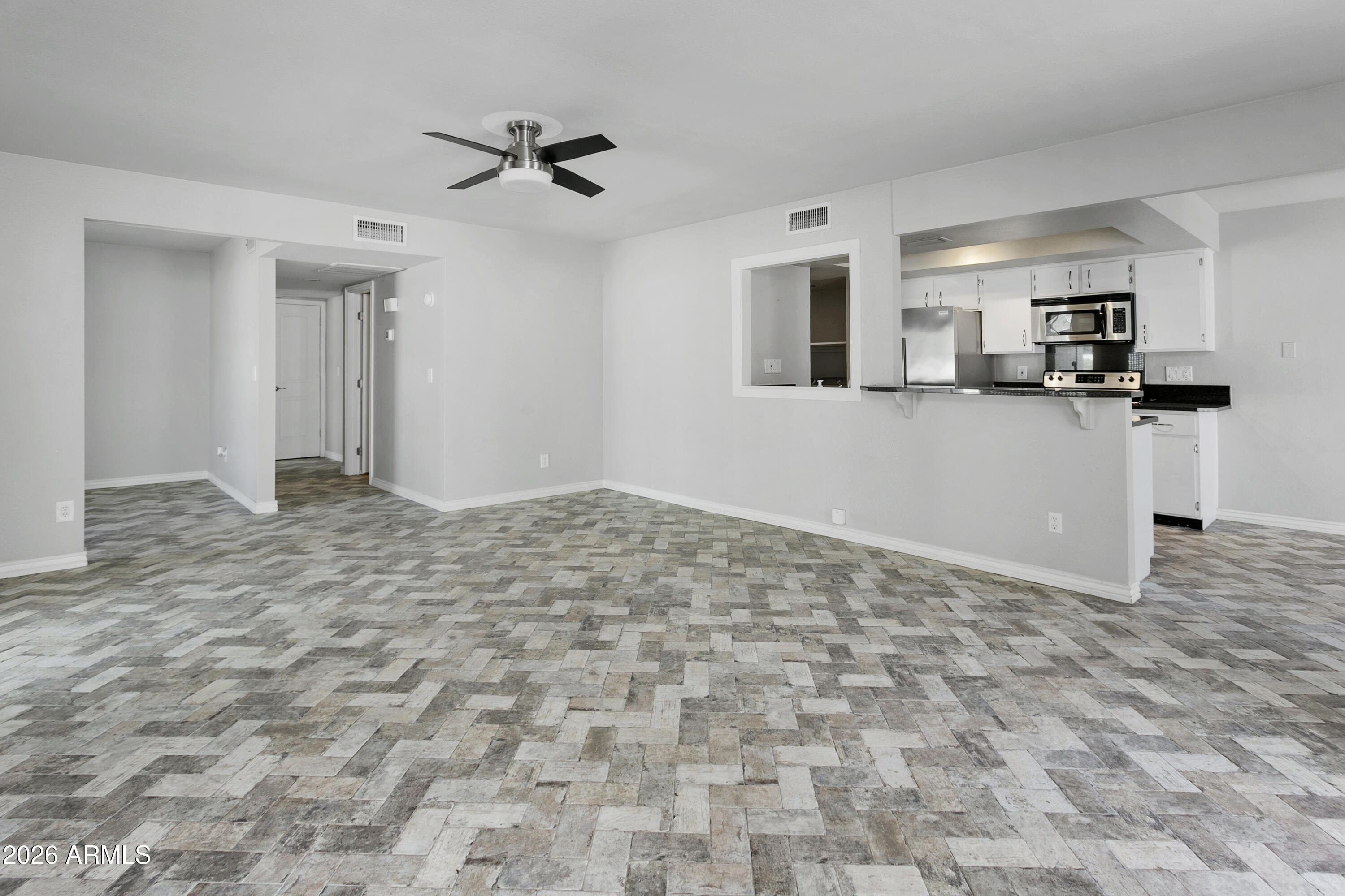 628 East Boca Raton Road Phoenix, AZ 85022 - Photo 5 of 30 Living Room