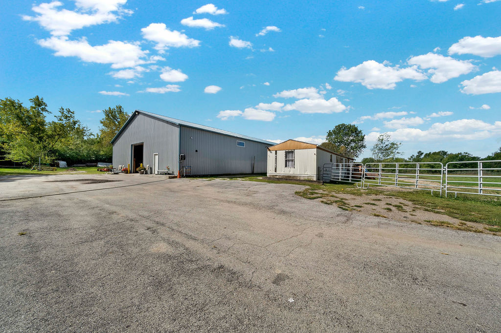 7245 West Dralle Road Monee, IL 60449 - Photo 48 of 73 a view of a house with a big yard
