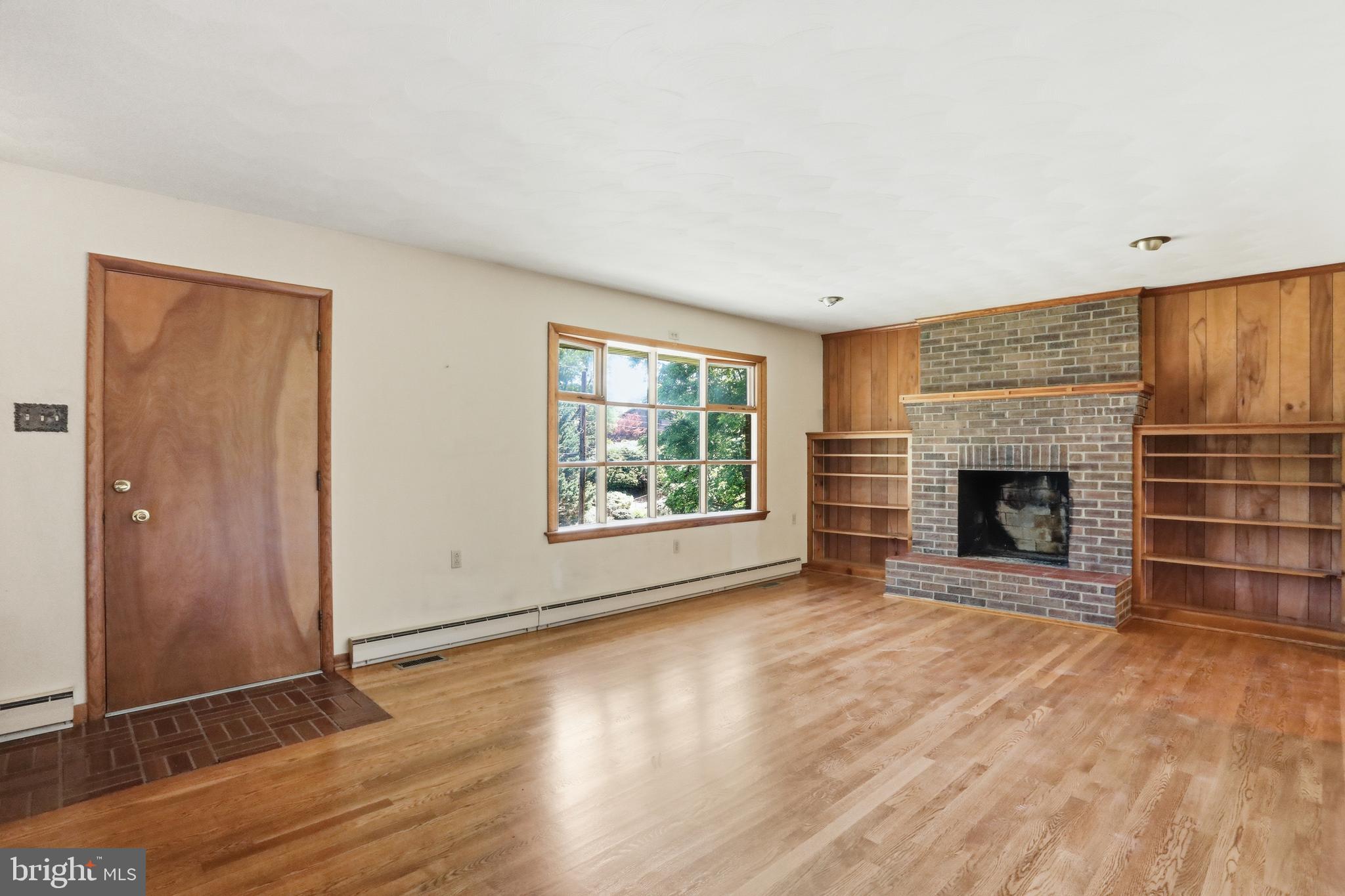 206 Dogwood Road Winchester, VA 22602 - Photo 9 of 39 Living room