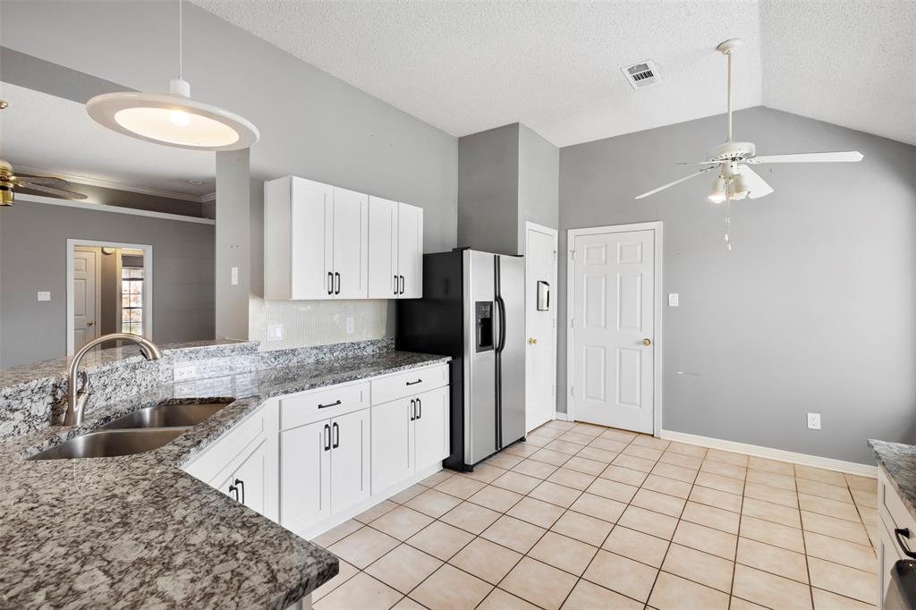201 Brian Way Red Oak, TX 75154 - Photo 10 of 33 Granite counters, stainless steel appliances
