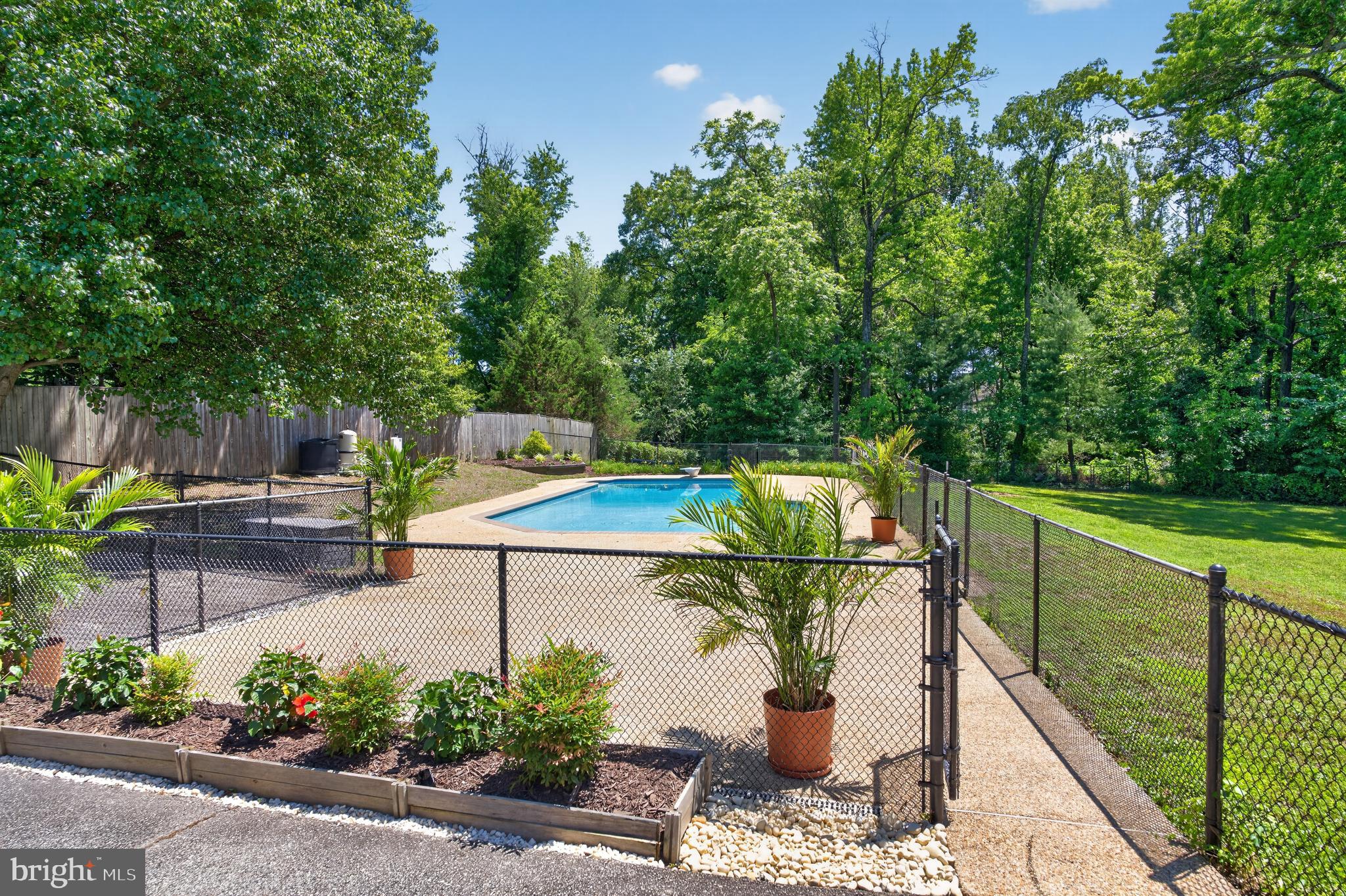 6727 Newington Road Lorton, VA 22079 - Photo 5 of 51