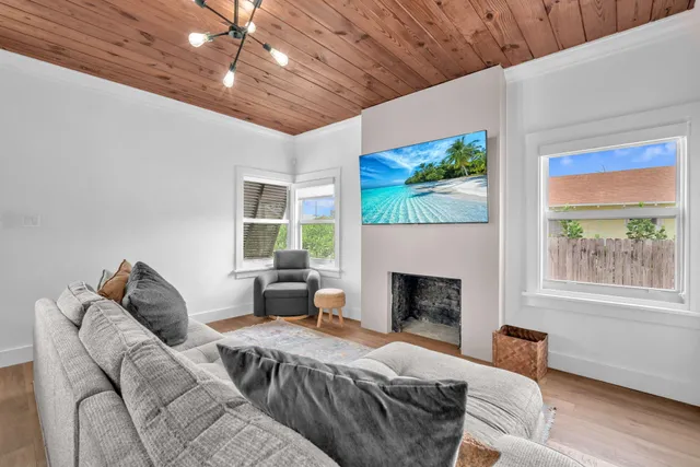 $5,200 | 1402 North N Street, Lake Worth, FL 33460