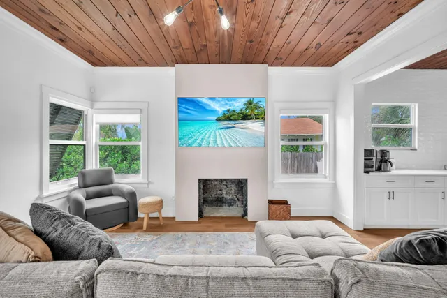 $5,200 | 1402 North N Street, Lake Worth, FL 33460