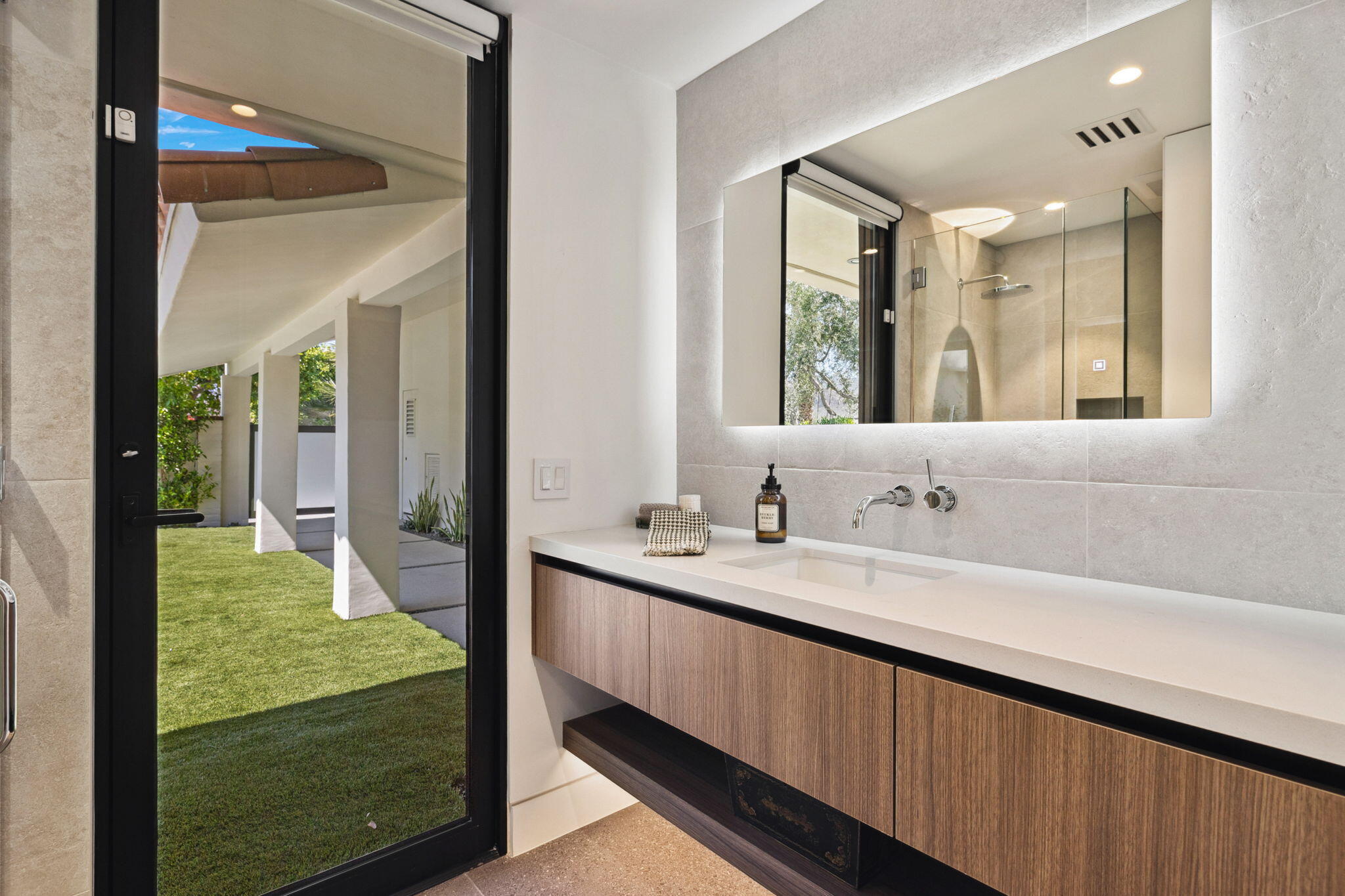20 Lafayette Drive Rancho Mirage, CA 92270 - Photo 36 of 48 a en suite bathroom with a sink mirror and a bathtub