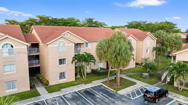 $295,000 | 10421 Southwest 157th Place, Unit 206, Miami, FL 33196
