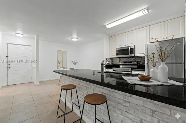 $295,000 | 10421 Southwest 157th Place, Unit 206, Miami, FL 33196