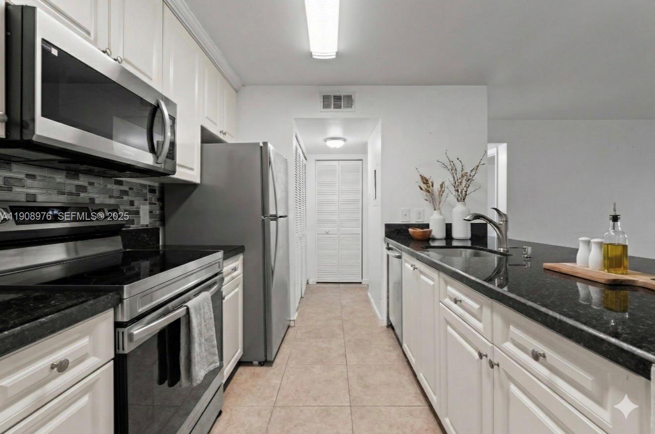 10421 Southwest 157th Place, Unit 206 Miami, FL 33196 - Photo 6 of 32