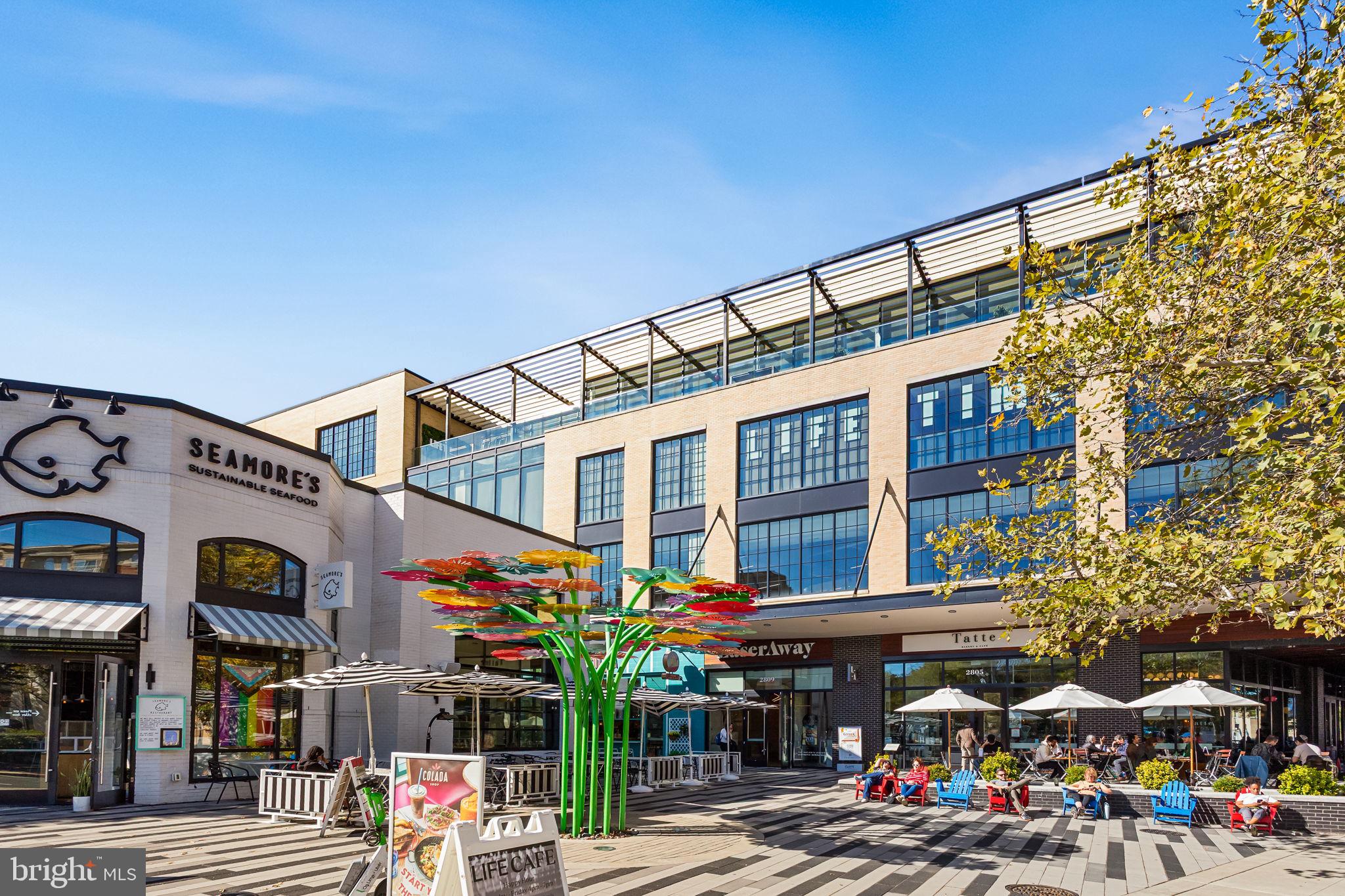 1020 North Highland Street, Unit 621 Arlington, VA 22201 - Photo 42 of 50 a front view of an building with street