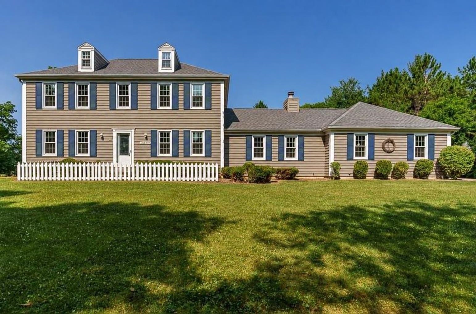 12002 South Gate Roscoe, IL 61073 - Photo 1 of 64 Gallery Image 1