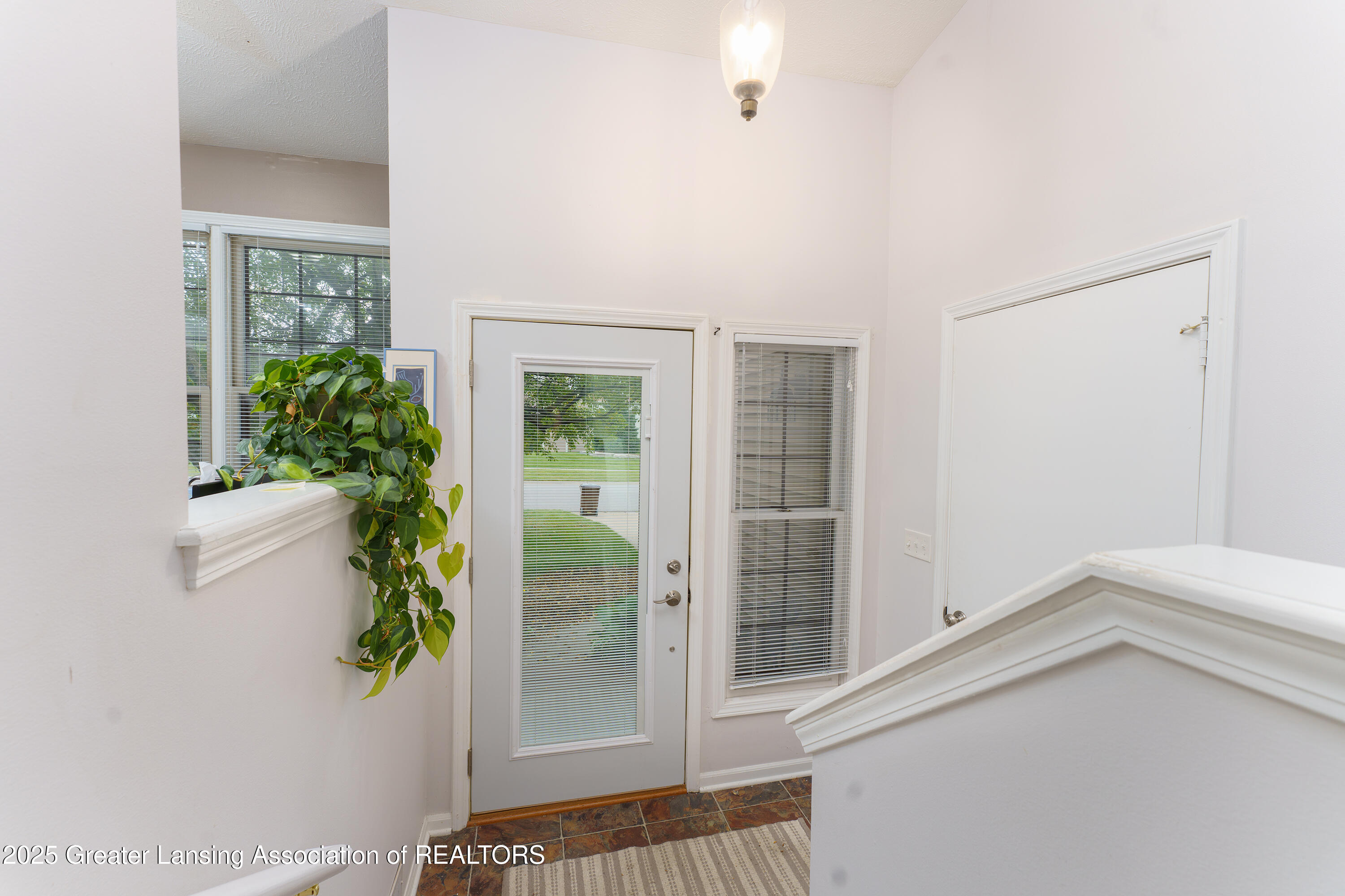 6528 Spring Tree Lane, Unit 31 Lansing, MI 48917 - Photo 9 of 33 DSC07297