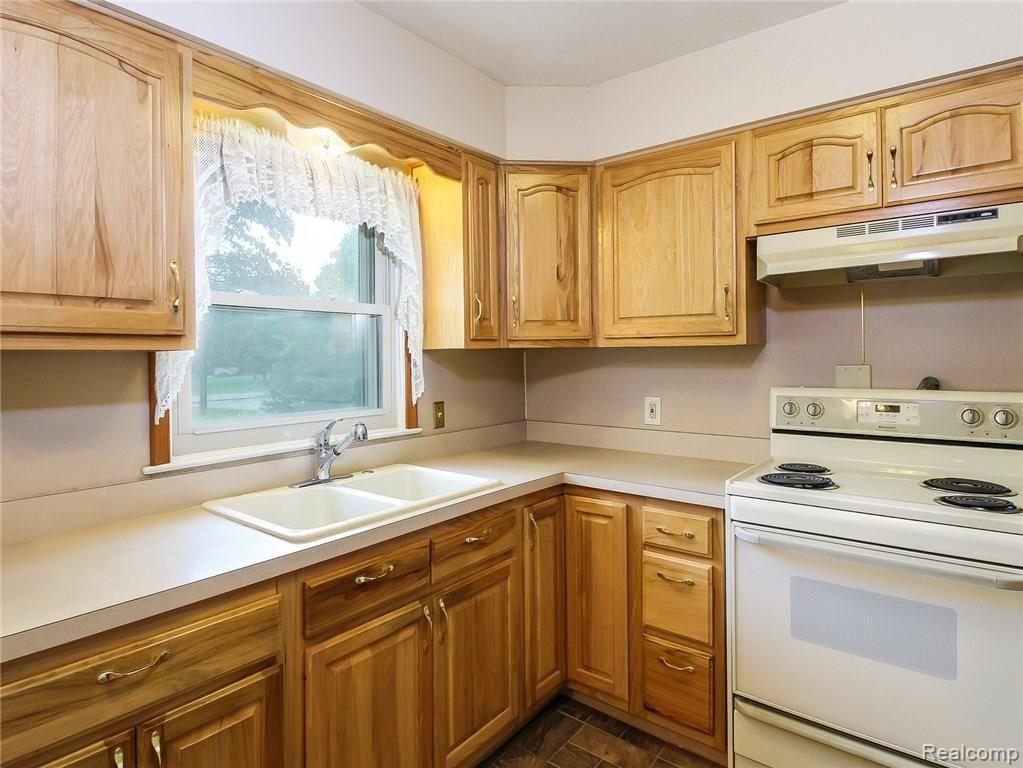 007-Kitchen-4234118-medium4x3.jpg