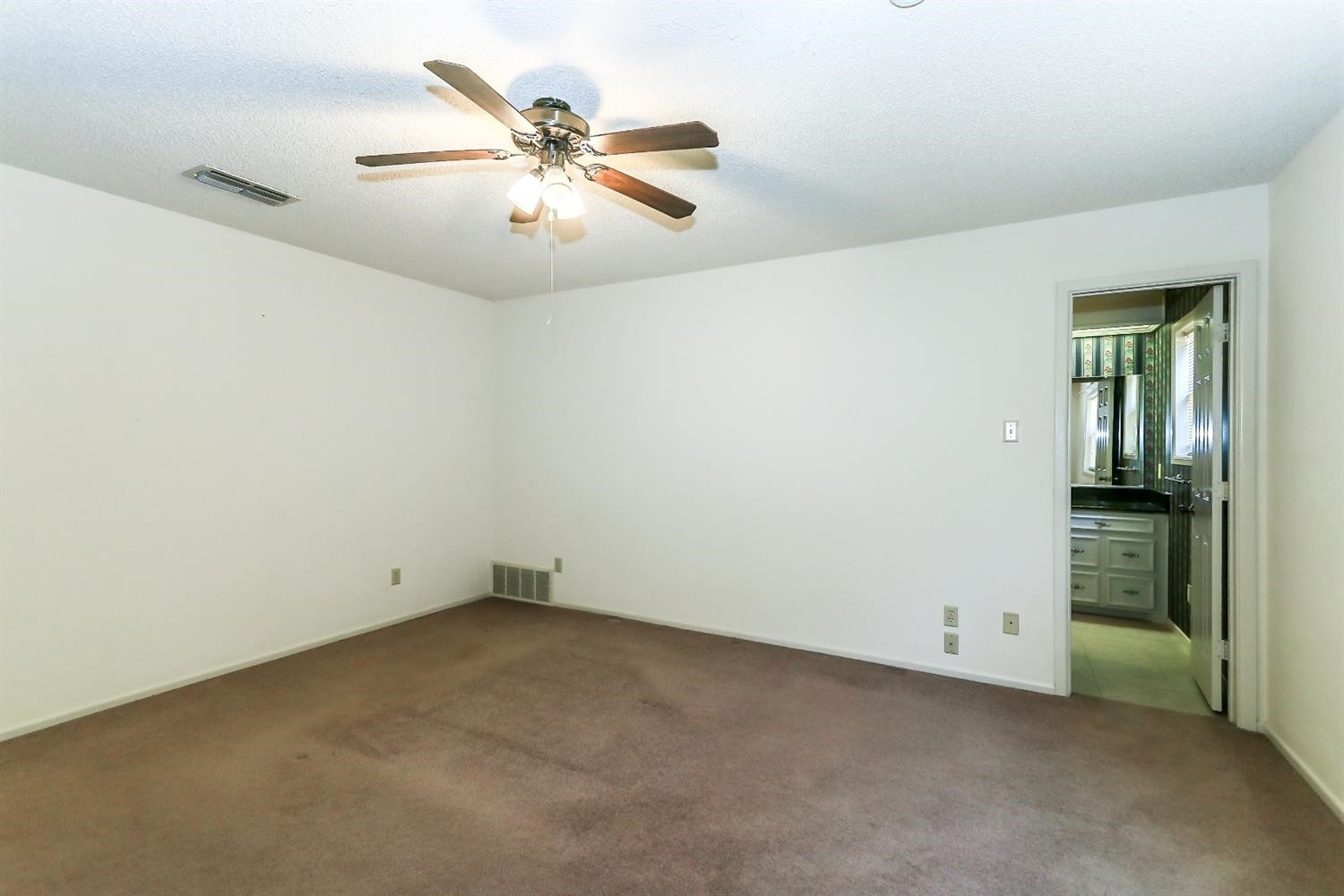 2602 North Cypress Road Lubbock, TX 79403 - Photo 17 of 31 Master Bedroom