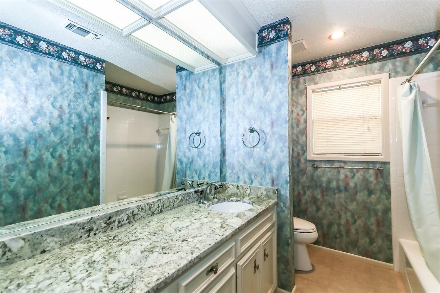 2602 North Cypress Road Lubbock, TX 79403 - Photo 24 of 31 Hall Bathroom