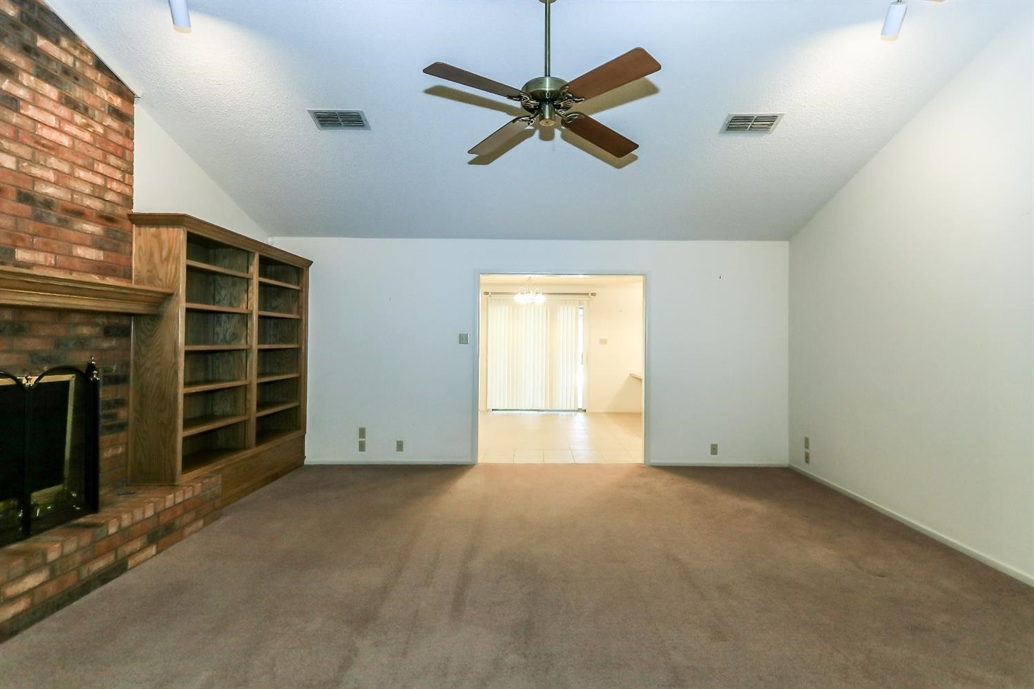 2602 North Cypress Road Lubbock, TX 79403 - Photo 8 of 31 Living Area