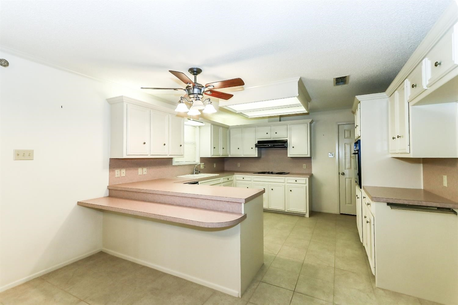 2602 North Cypress Road Lubbock, TX 79403 - Photo 9 of 31 Kitchen