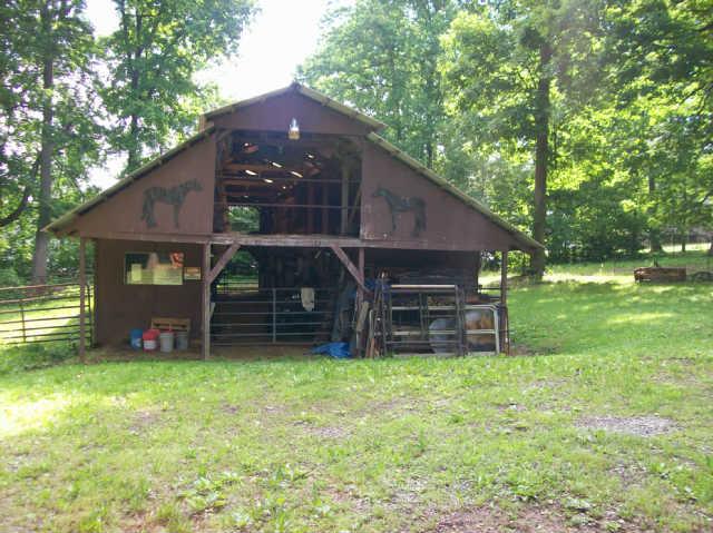 412 S Road Cottontown, TN 37048 - Photo 18 of 20 TERIFFIC BARN WITH POWER & WATER!