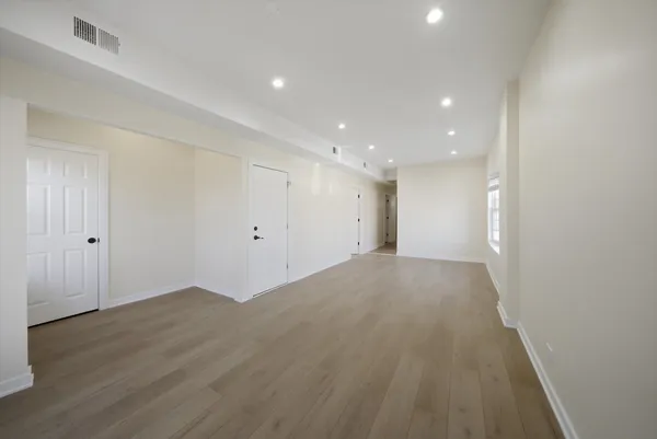 $2,000 | 4957 West Superior Street, Unit 2, Chicago, IL 60644