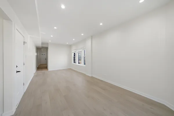 $2,000 | 4957 West Superior Street, Unit 2, Chicago, IL 60644