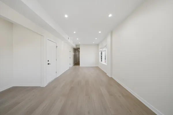 $2,000 | 4957 West Superior Street, Unit 2, Chicago, IL 60644