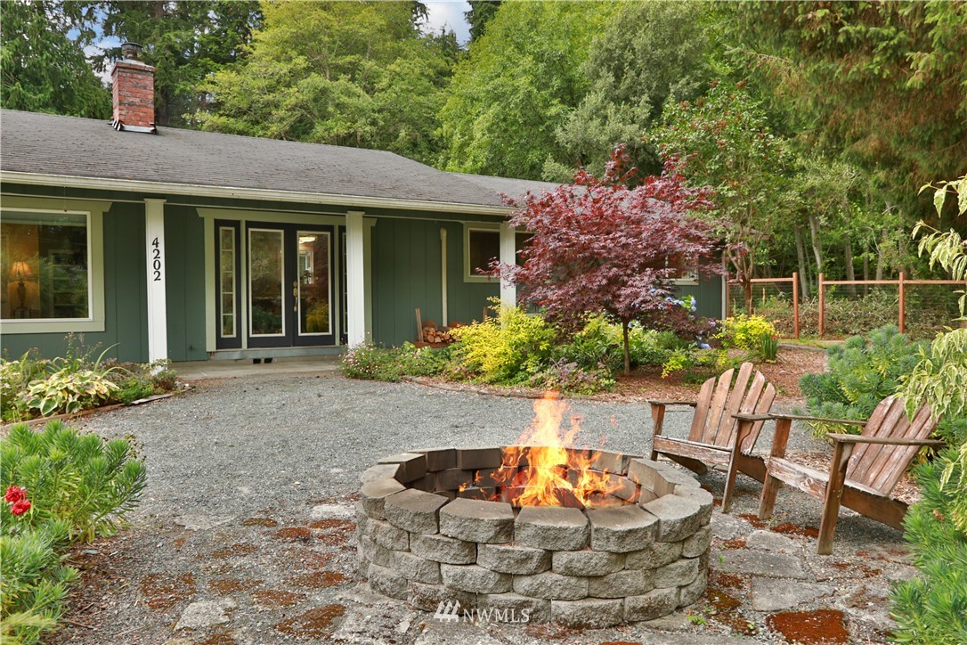4202 Sandy Point Road Langley, WA 98260 - Photo 2 of 25 Gallery Image 2