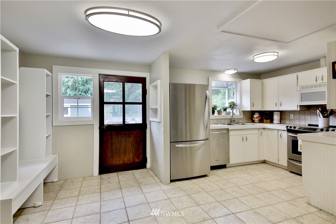 4202 Sandy Point Road Langley, WA 98260 - Photo 6 of 25 Gallery Image 6