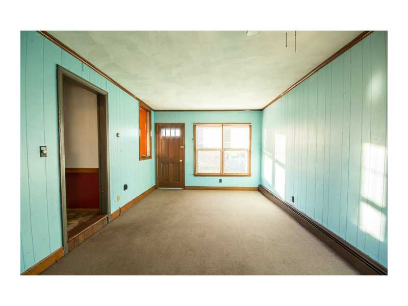 16 O Connell Road Tiverton, RI 02878 - Photo 4 of 25 Interior Space/Layout.