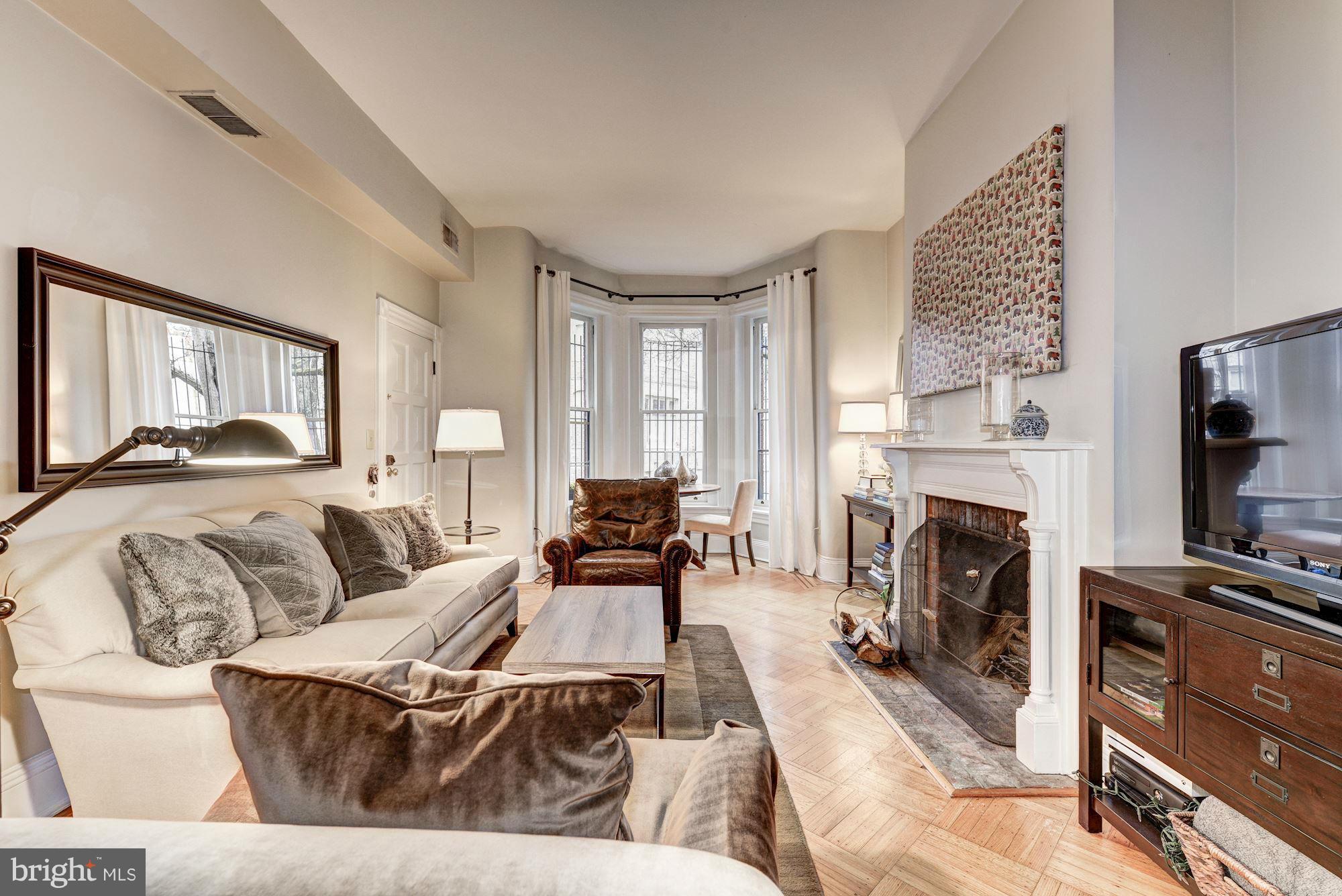 1711 Riggs Place Northwest Washington, DC 20009 - Photo 10 of 24 Living Room