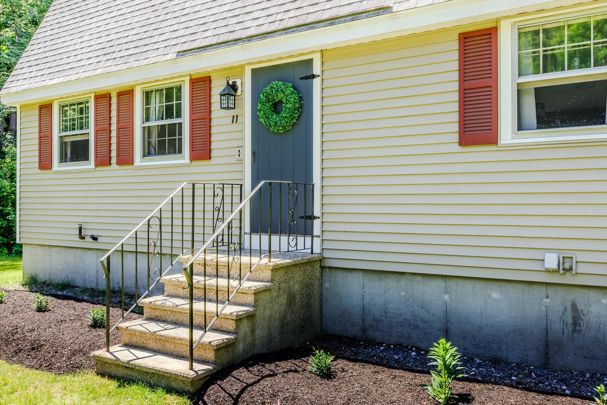 11 Hickory Drive Amherst, NH 03031 - Photo 2 of 40