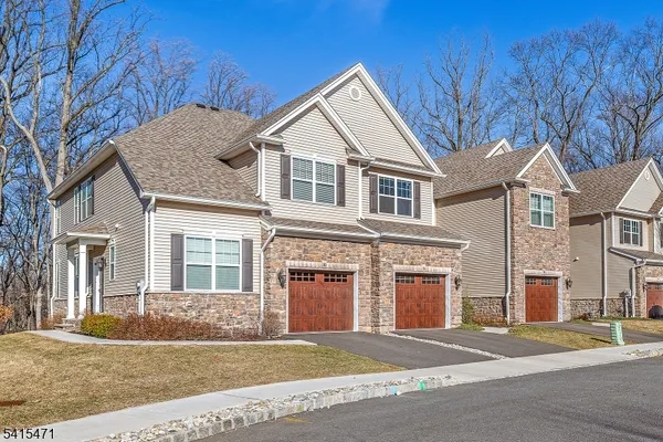 $760,000 | 8 Watersedge Drive, Boonton, NJ 07005