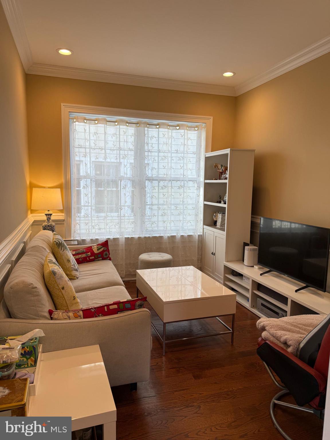 10 Harris Road Princeton, NJ 08540 - Photo 7 of 28 a bedroom with a bed and a window