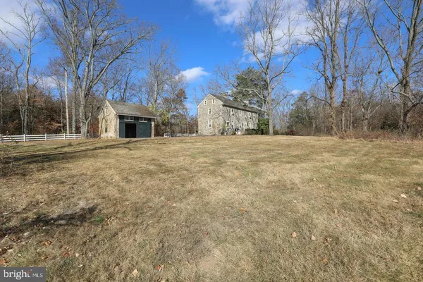 a view of big yard in front of house
