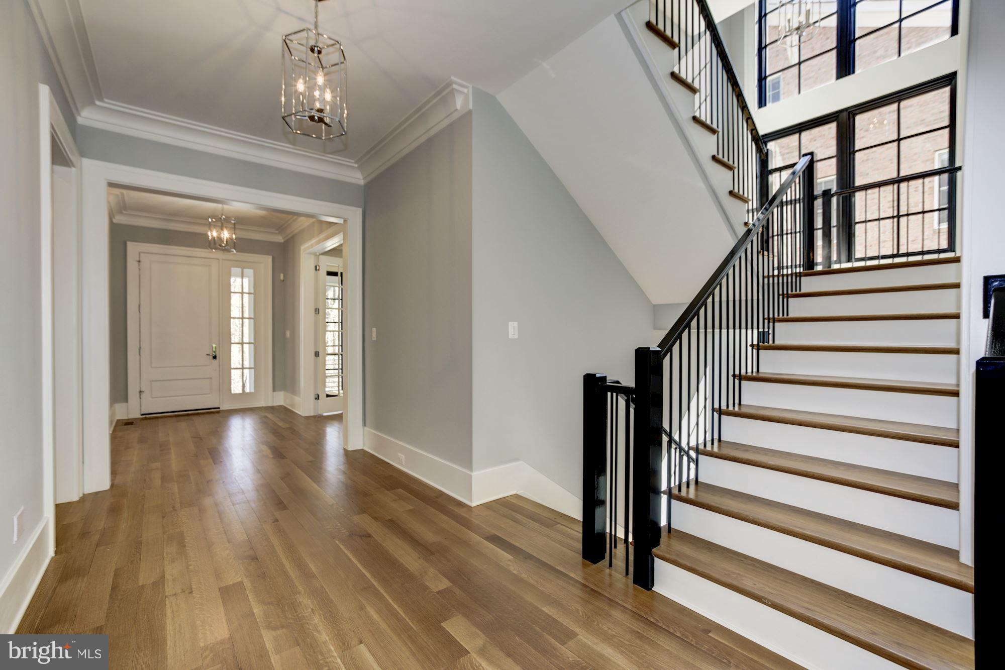 Foxview Circle Northwest Washington, DC 20007 - Photo 3 of 28 Main Level Landing