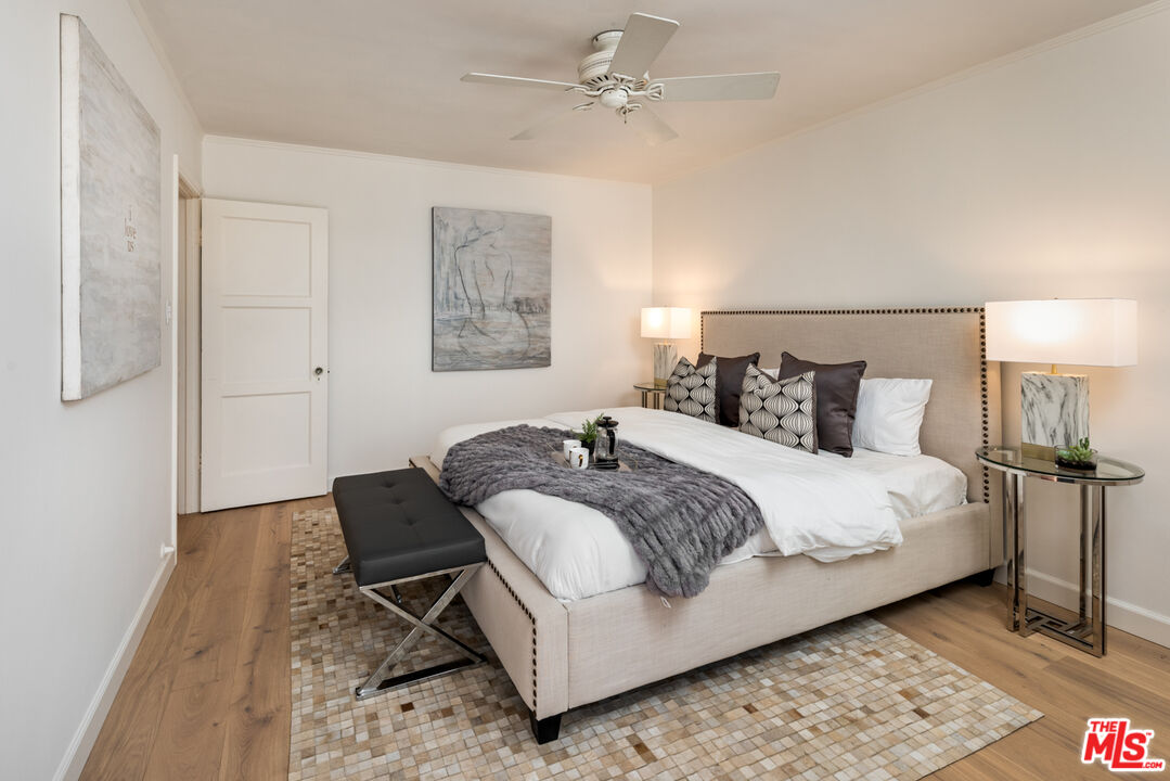 723 Crestmoore Place Venice, CA 90291 - Photo 15 of 33 a bedroom with a bed and a chandelier